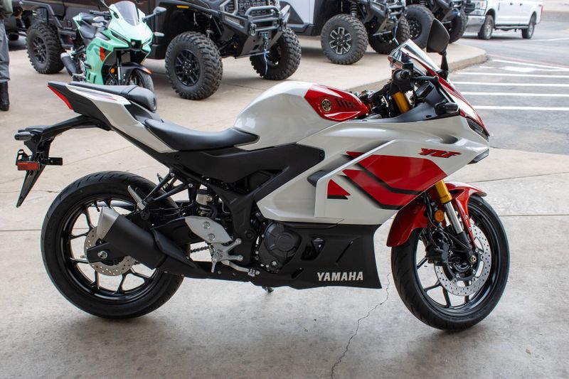 NEW 2026 YAMAHA YZFR3 ABS 70TH ANNIVERSARY EDITION Image 15