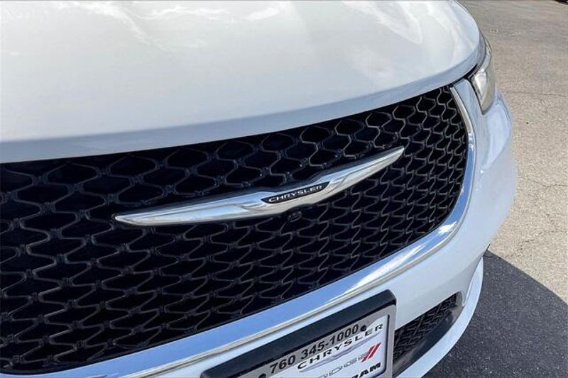 2022 Chrysler Pacifica Touring L photo 29