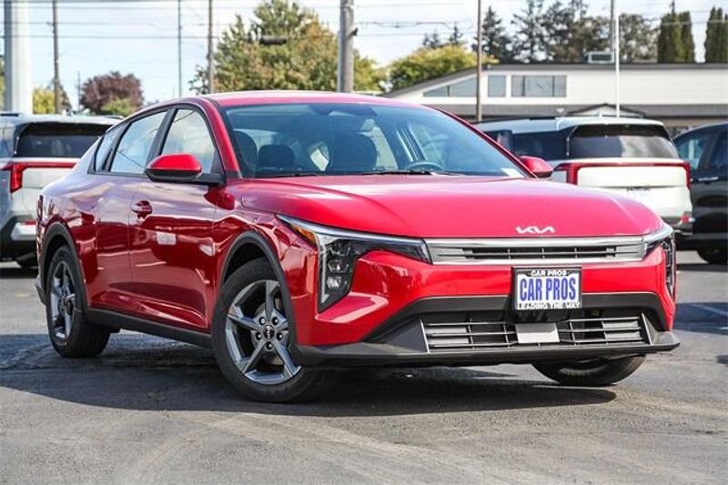 New 2025 Kia K4 LXSImage 2