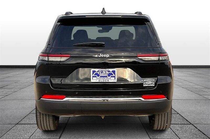 2025 Jeep Grand Cherokee Limited 4x2Image 4