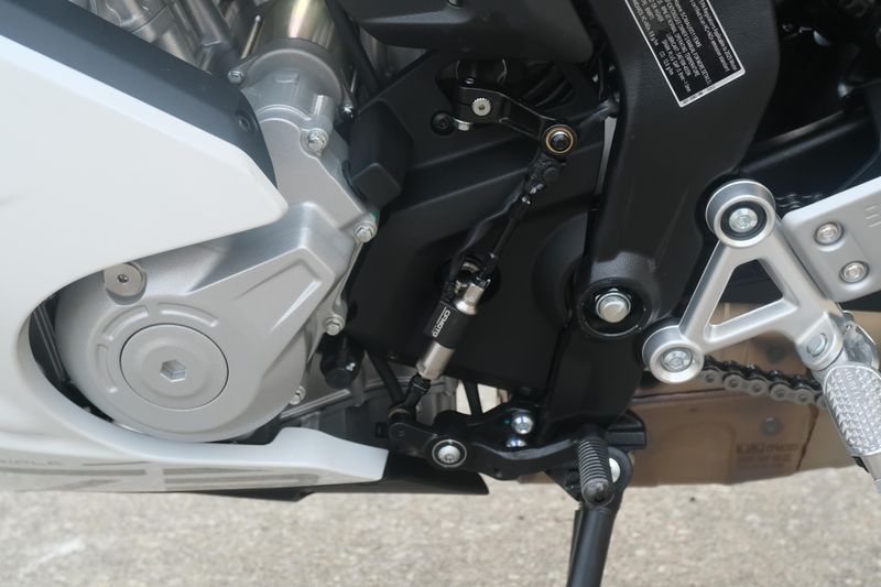 2025 CFMOTO 675SS NEBULA WHITE Image 26