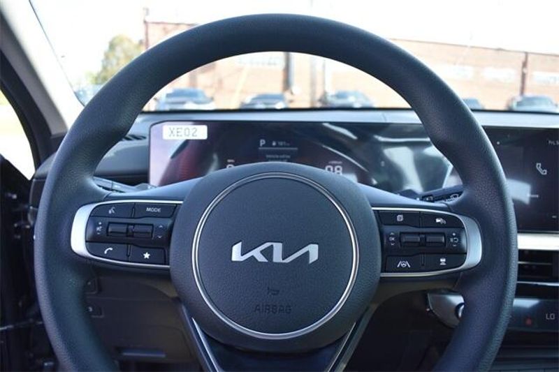 2025 Kia K5 LXSImage 21