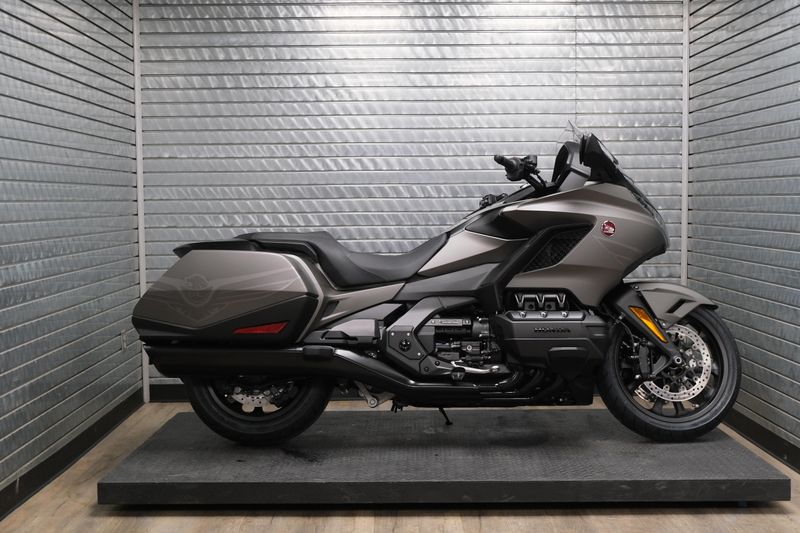 NEW 2026 HONDA GOLDWING AUTOMATIC DCT Image 2