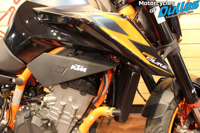 2023 KTM 890 DUKE R Image 10