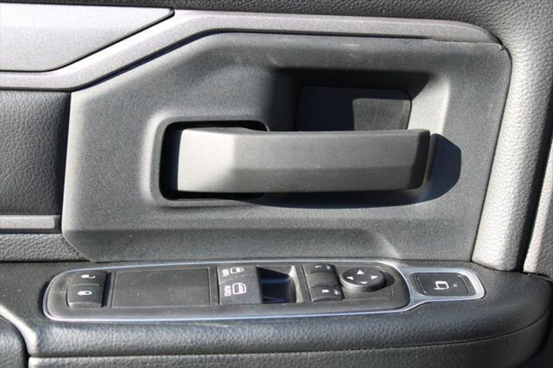 2023 RAM 3500 Chassis Cab Tradesman/SLTImage 15