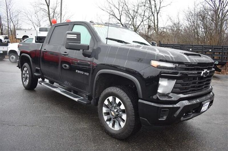 2024 Chevrolet Silverado 2500HD CustomImage 10