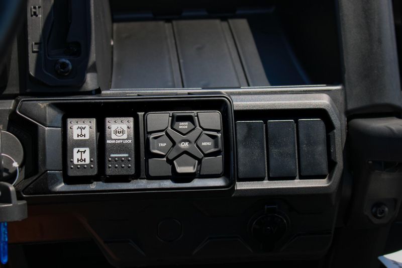 New 2025 Can-Am DEFENDER XT HD9 DUSTY NAVY Image 23
