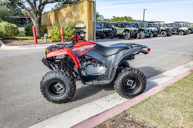 2025 Yamaha GRIZZLY 110 GREY METALLIC AND RED Image 2