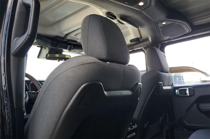 2024 Jeep Wrangler Rubicon photo 25
