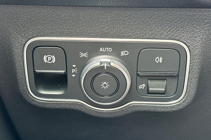 2024 Mercedes-Benz EQB 300Image 31