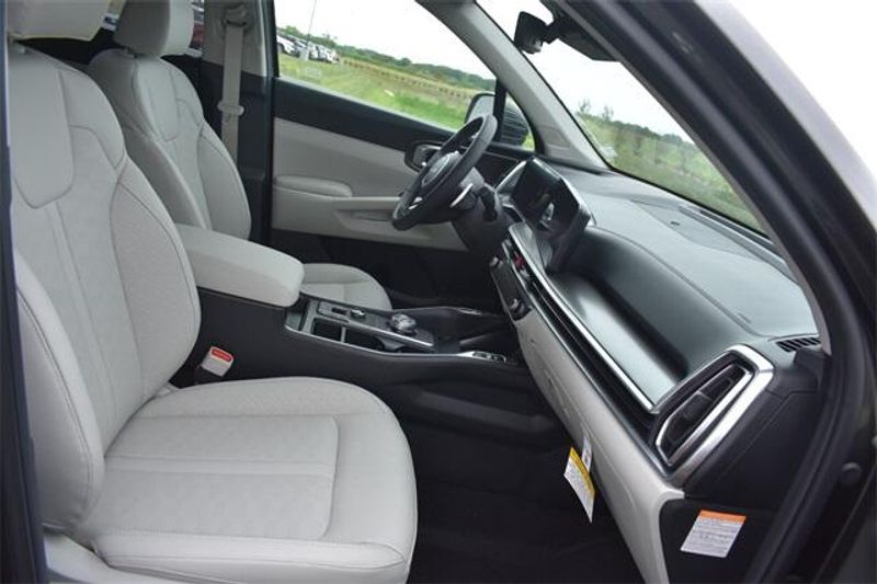 New 2025 Kia Sorento Hybrid EXImage 13