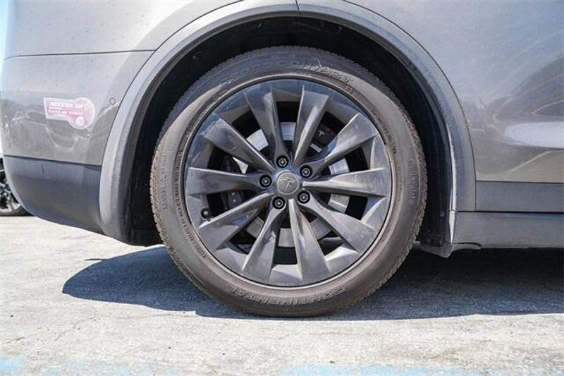 2016 Tesla Model X 60DImage 12