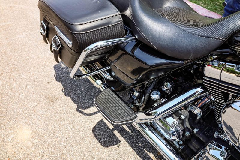 2007 HARLEY ROAD KING CLASSIC  BLACK Image 24