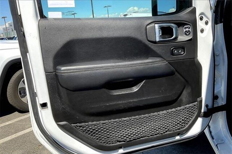 2023 Jeep Gladiator Overland photo 21