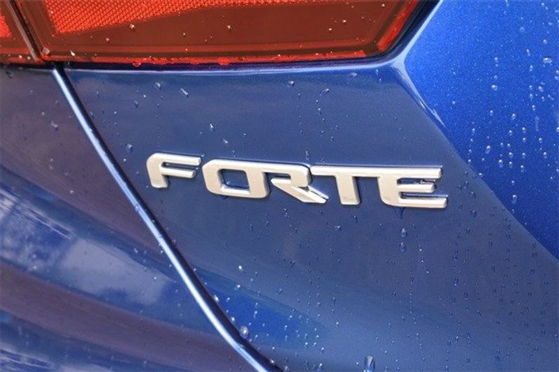 2024 Kia Forte LXSImage 5