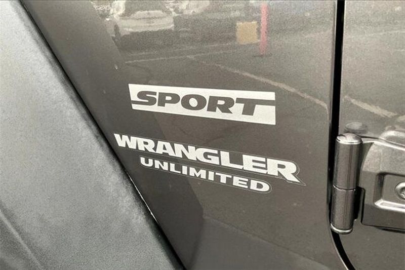 2017 Jeep Wrangler Unlimited Sport photo 29