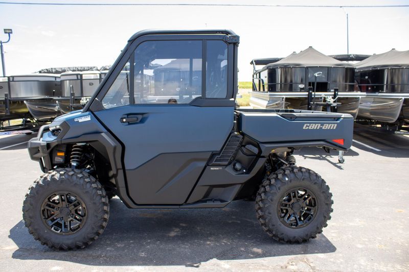 NEW 2026 CAN-AM DEFENDER LIMITED CAB HD11 Image 6