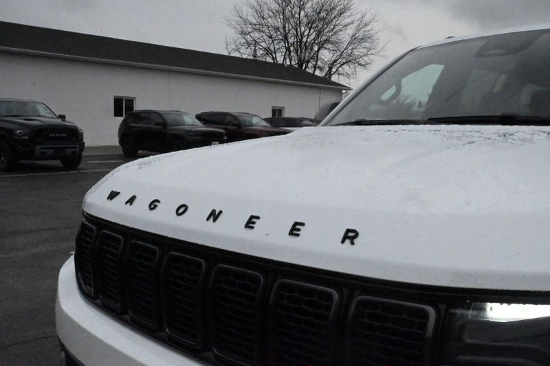 2025 Jeep Wagoneer Series II CarbideImage 5