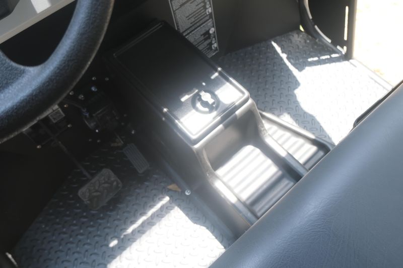 2025 LANDMASTER AMP CREW CAB RANCH EDITION GREY Image 16