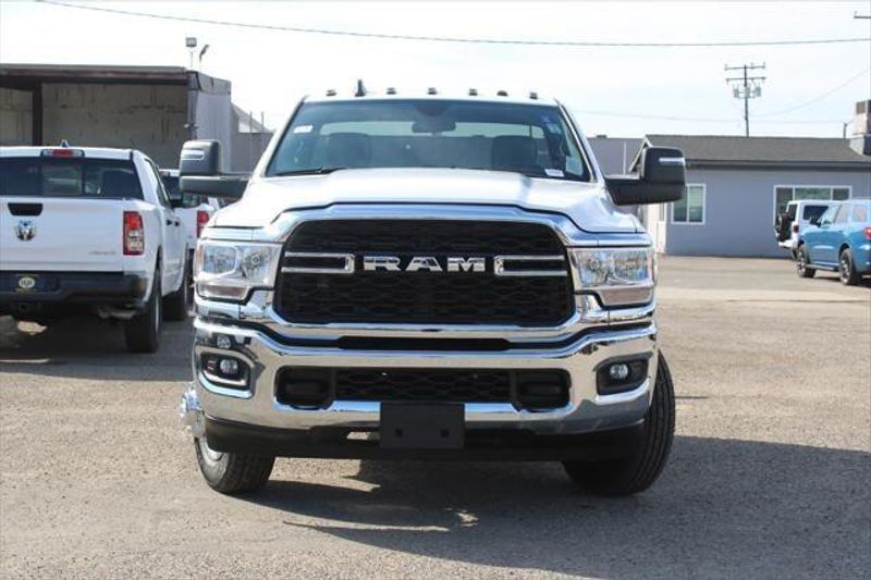 2023 RAM 3500 Chassis Cab Tradesman/SLTImage 2