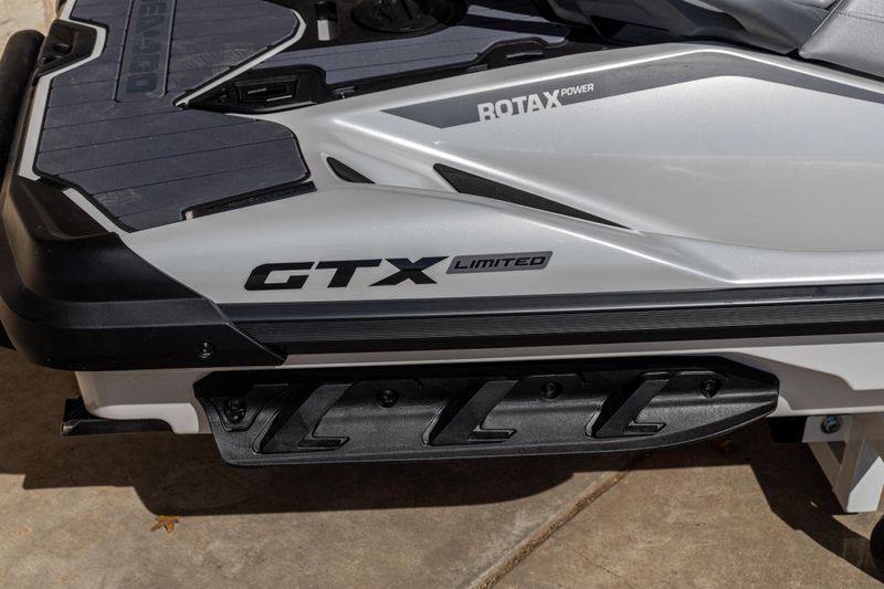 NEW 2026 SEADOO GTX LIMITED 325 WITH SOUND SYSTEM Image 5