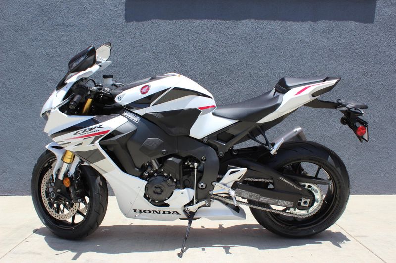 2025 Honda CBR1000RR Image 4
