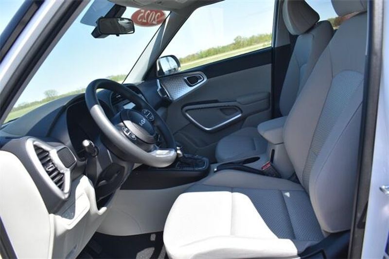 New 2025 Kia Soul LXImage 19