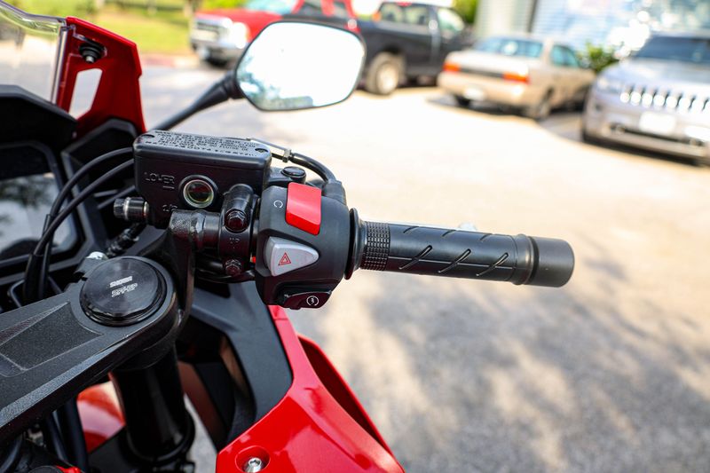 USED 2025 HONDA CBR500R Image 3