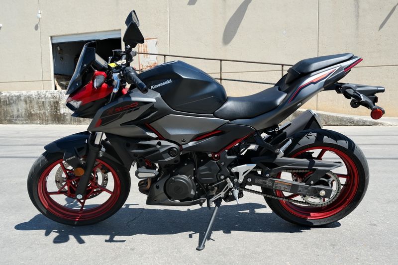 USED 2025 KAWASAKI Z500 SE ABS Image 6