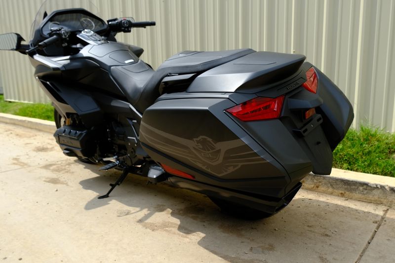 2025 Honda GOLDWING MATTE BLACK METALLIC Image 4