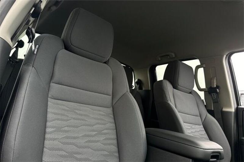 New 2025 Nissan Frontier SImage 13