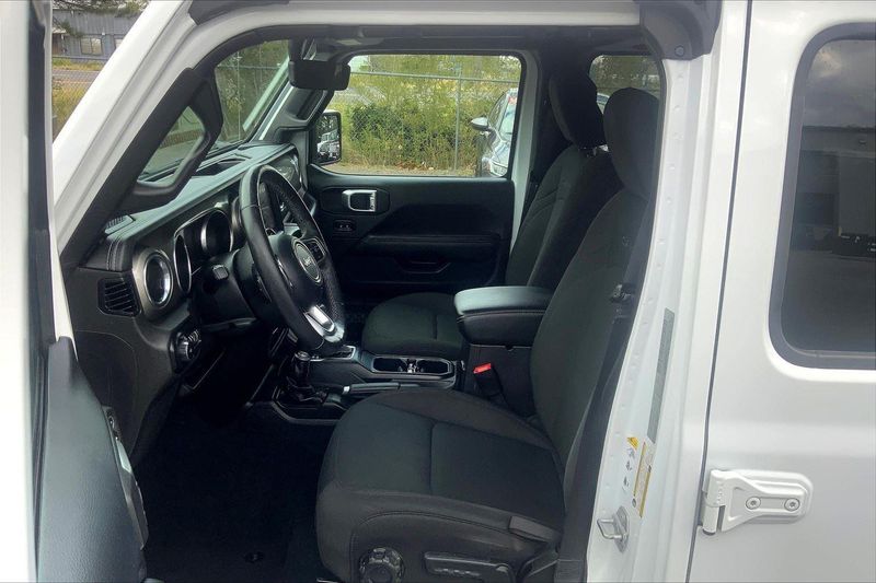 2019 Jeep Wrangler Unlimited Sahara photo 24