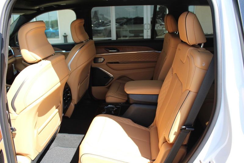 2025 Jeep Grand Cherokee L Summit Reserve photo 33