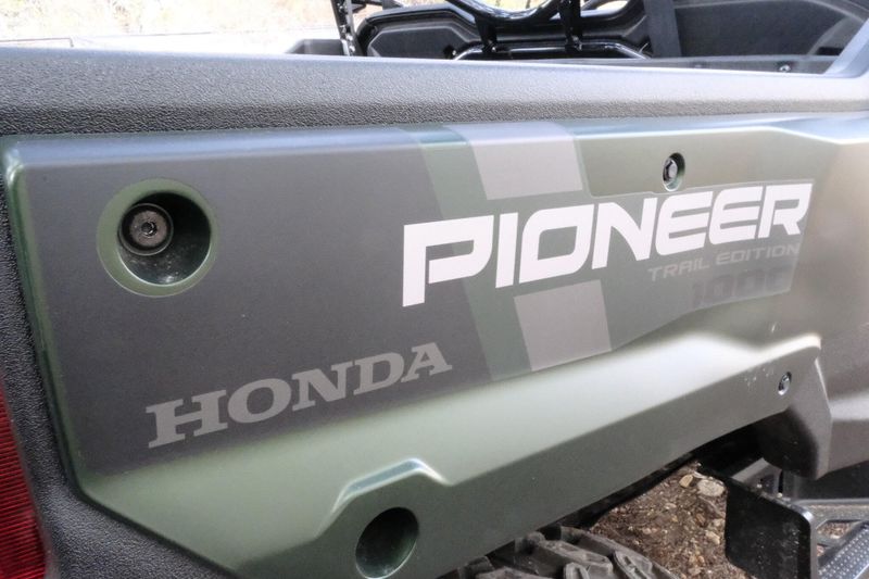 2025 Honda PIONEER 1000 TRAIL MATTE GREEN METALLICImage 2