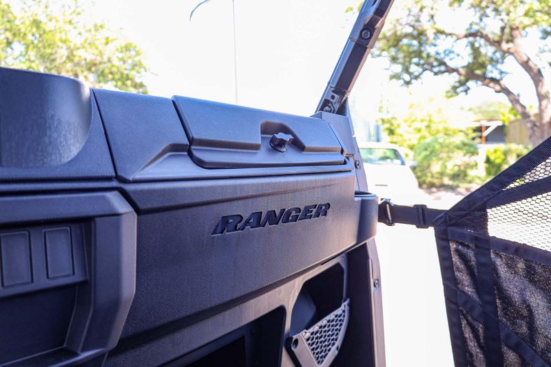 New 2026 Polaris RANGER CREW 1000 PREMIUM  MIRAGE BEIGE Image 8