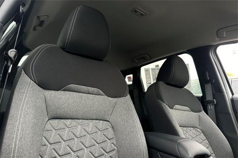 2025 Nissan Kicks SVImage 14
