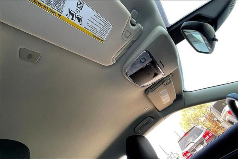 Used 2023 Chrysler 300 TouringImage 29