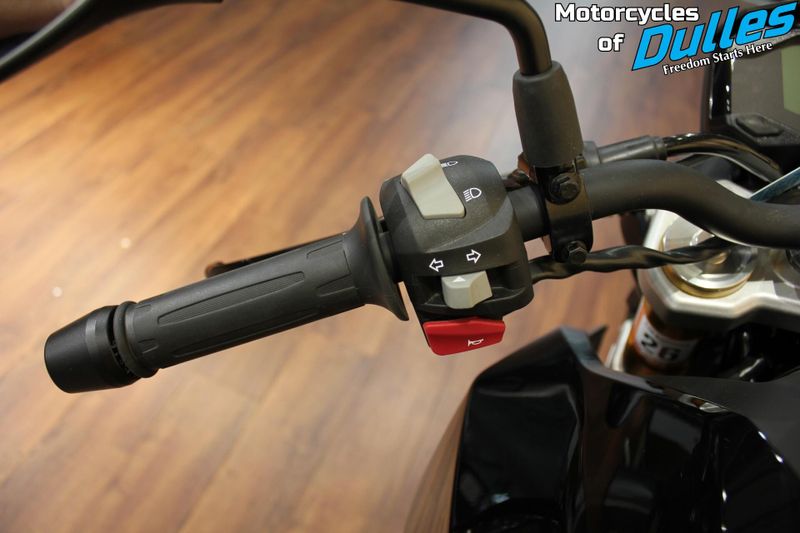 New 2025 BMW G 310 R Image 9