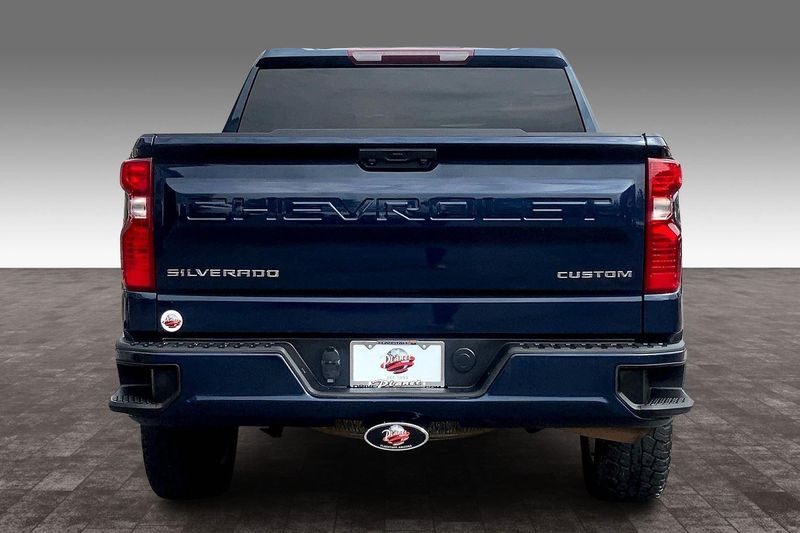 2022 Chevrolet Silverado 1500 Custom photo 3