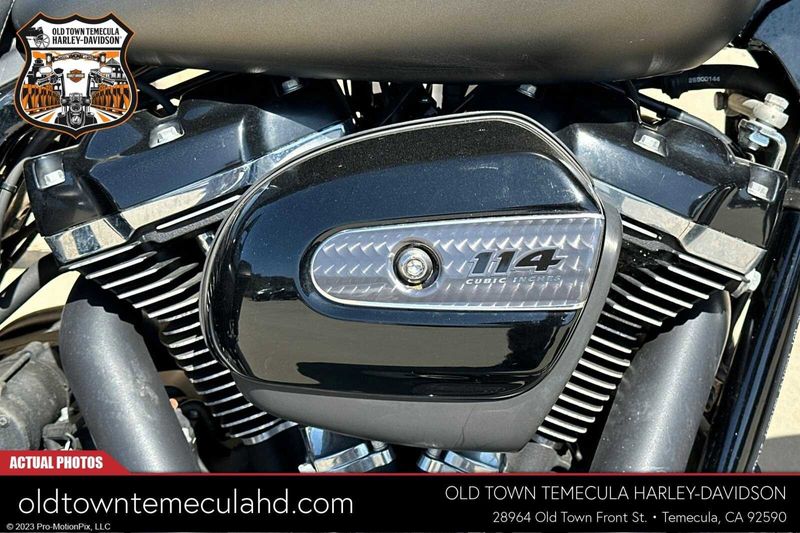 2020 Harley-Davidson Street Glide in a RVR RCK GRY DNM exterior color. BMW Motorcycles of Temecula – Southern California (951) 506-6903 bmwmotorcyclesoftemecula.com 