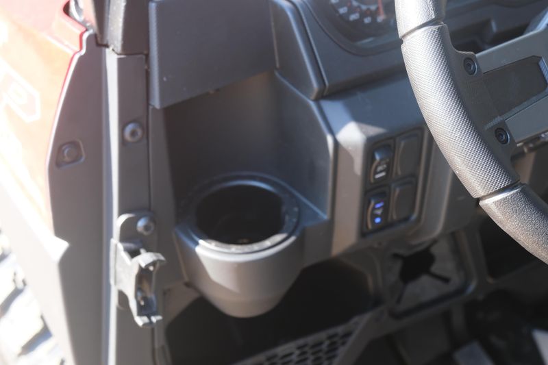 2025 Polaris RANGER CREW XP 1000 PREMIUM SUNSET RED Image 16