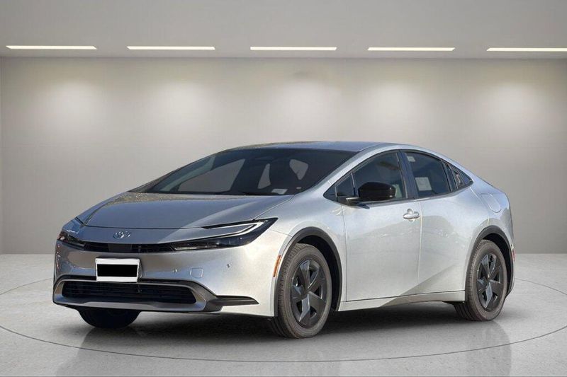 New 2027 Toyota Prius Plug-In Hybrid SEImage 7