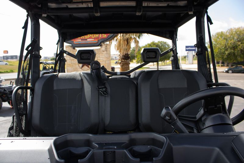 NEW 2026 CAN-AM DEFENDER MAX XT HD11 WITH 1025 INCH TOUCHSCREEN Image 13
