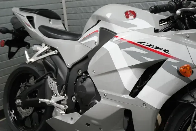 NEW 2026 HONDA CBR600RR Image 10