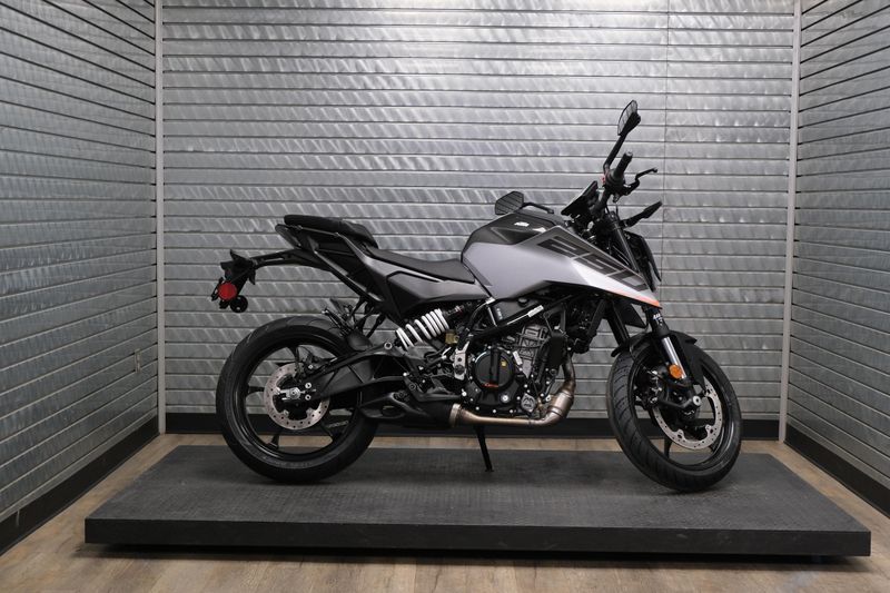 NEW 2026 KTM 250 DUKE Image 2