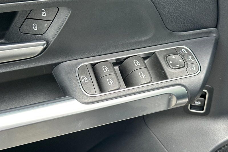 2024 Mercedes-Benz EQB 300Image 12