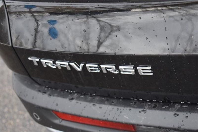 2025 Chevrolet Traverse LTImage 16