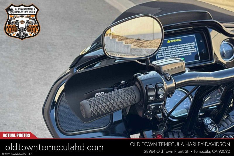 2019 Harley-Davidson Road Glide in a Black exterior color. BMW Motorcycles of Temecula – Southern California (951) 506-6903 bmwmotorcyclesoftemecula.com 