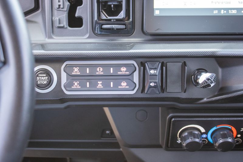 NEW 2026 CAN-AM DEFENDER LIMITED CAB HD11 Image 19