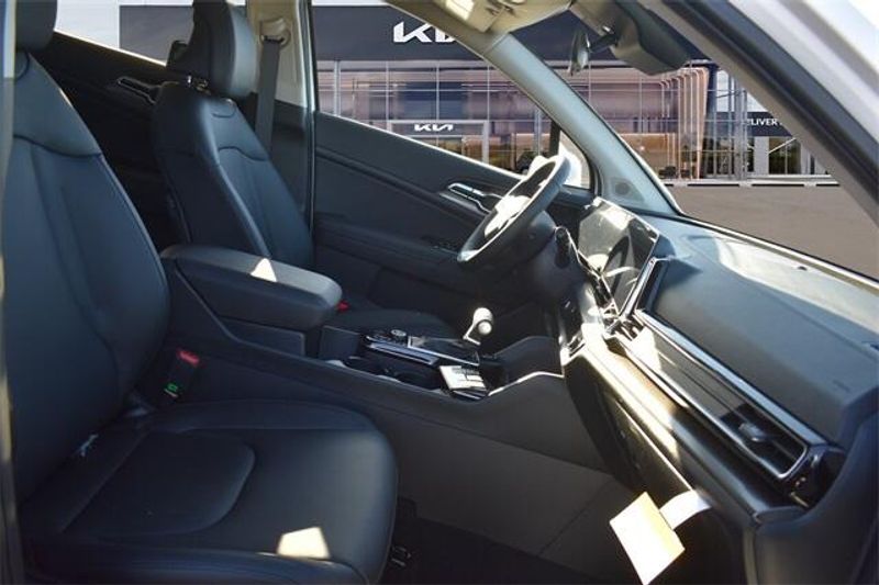 2025 Kia Sportage EXImage 12